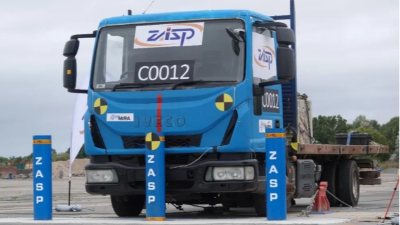 7.2t卡车实车碰撞测试!实现零入侵达到国际标准K4-P1! 7.2t卡车实车碰撞测试!实现零入侵达到国际标准K4-P1!